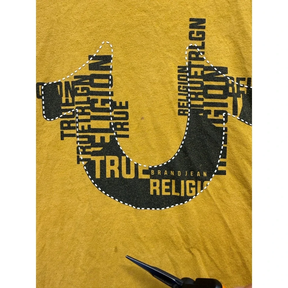 True Religion Shirt Men Large Mustard Yellow Graphic Print Horseshoe Logo Cotton